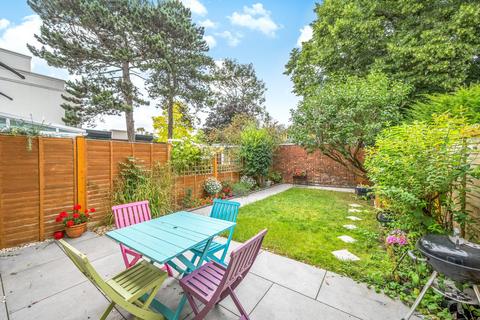 49b Strawberry Vale, Twickenham, TW1 4RX