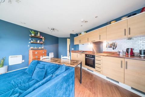 2 bedroom flat for sale, Woking,  Surrey,  GU22