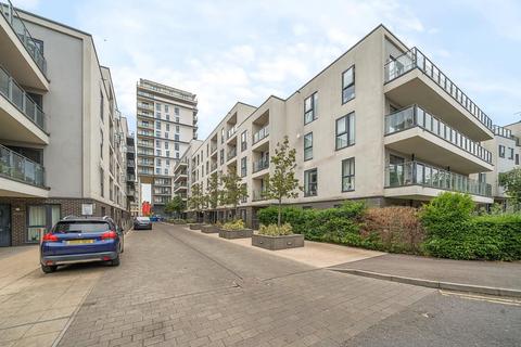 2 bedroom flat for sale, Woking,  Surrey,  GU22