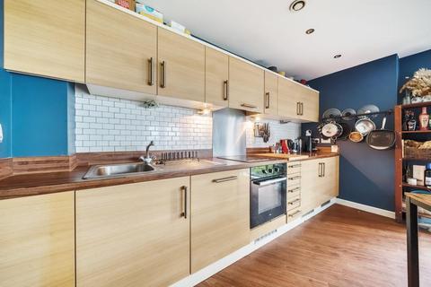 2 bedroom flat for sale, Woking,  Surrey,  GU22