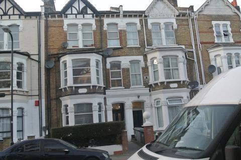 Studio to rent, Burton Road, Kilburn, NW6