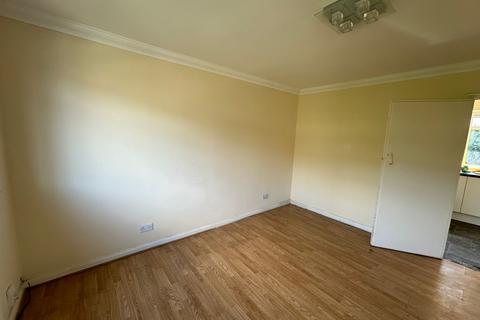 2 bedroom end of terrace house to rent, Solway Road South Luton LU3 1TL