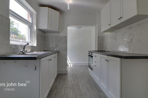 2 bedroom end of terrace house to rent, High Street, Winsford