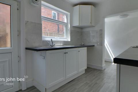 2 bedroom end of terrace house to rent, High Street, Winsford