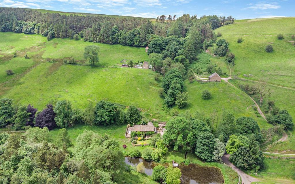 Saltersford, Rainow, Macclesfield... 4 bed detached house for sale £