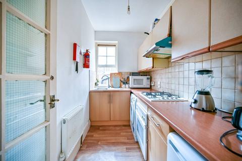 3 bedroom flat to rent, Montague Road, Richmond Hill, Richmond, TW10