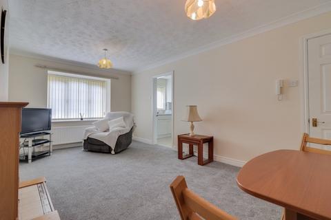 2 bedroom flat for sale, Lakeside Chase, Rawdon, Leeds, West Yorkshire, LS19