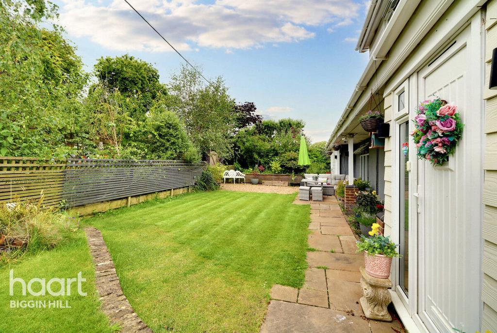 Crossways, Tatsfield 6 bed detached house for sale £700,000