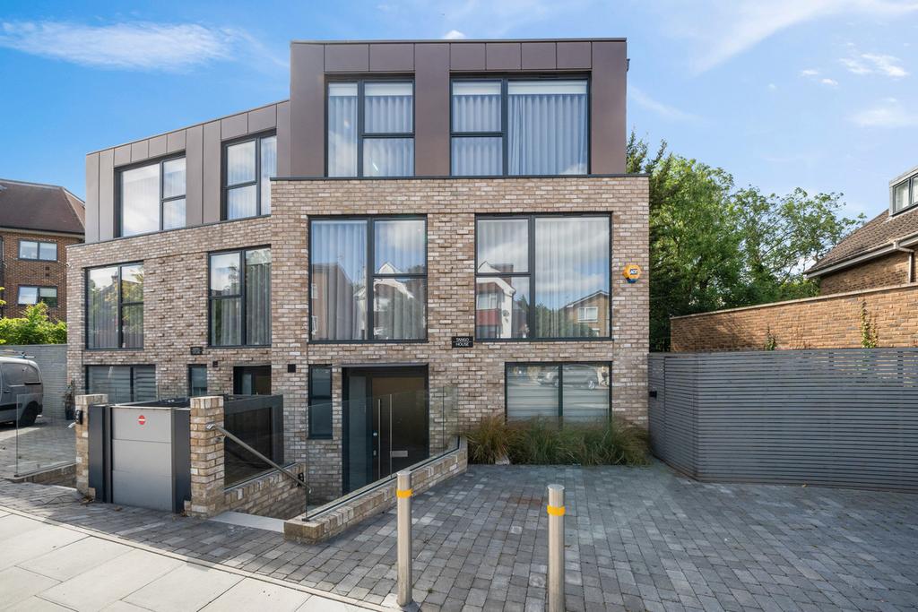 The Vale, London, NW11 5 bed semidetached house for sale £2,300,000