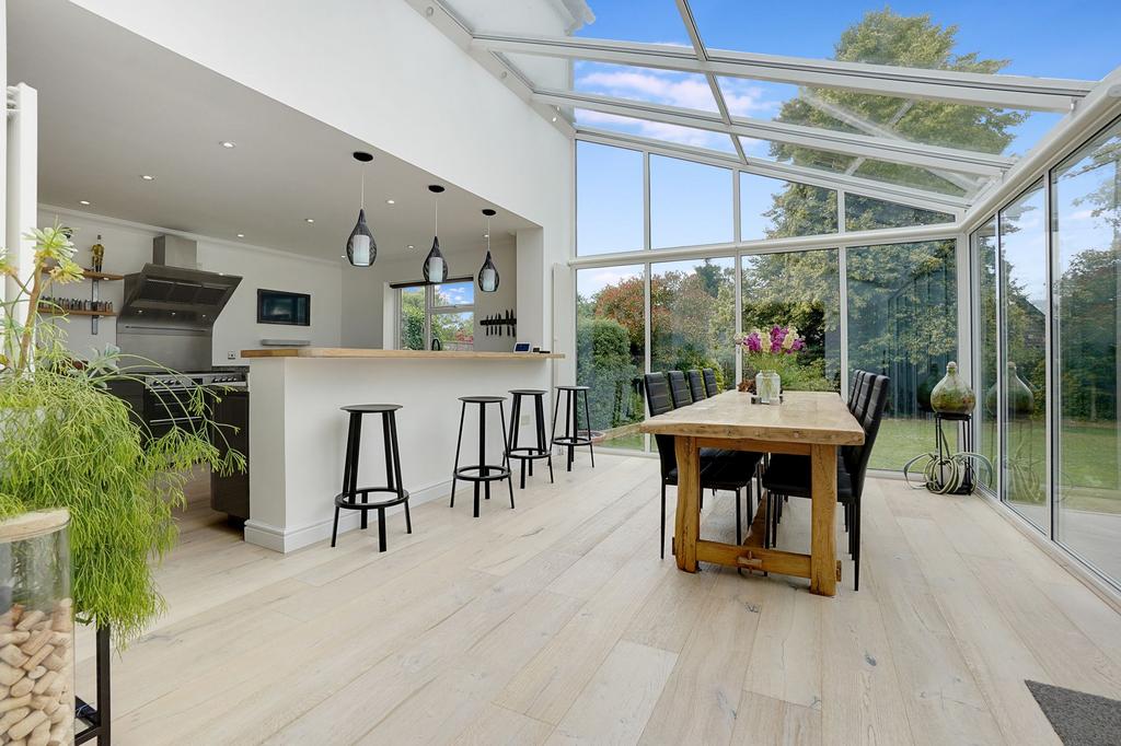 Kitchen/Dining Area