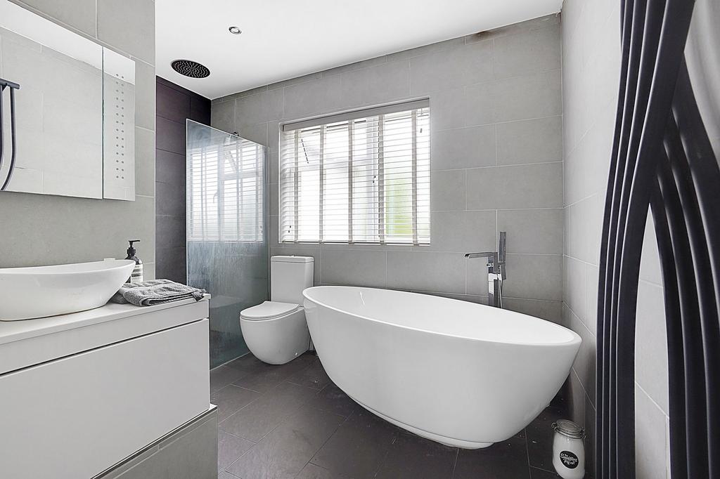 En-Suite Bathroom