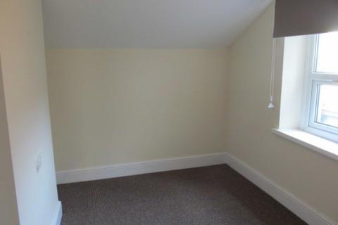 2 bedroom terraced house to rent, High Street, Barry