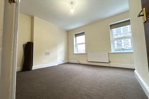 2 bedroom terraced house to rent, High Street, Barry