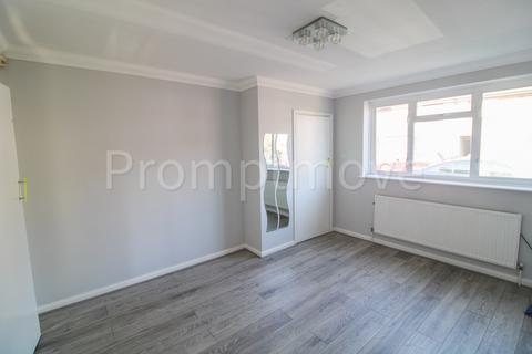 2 bedroom end of terrace house to rent, Solway Road South Luton LU3 1TL