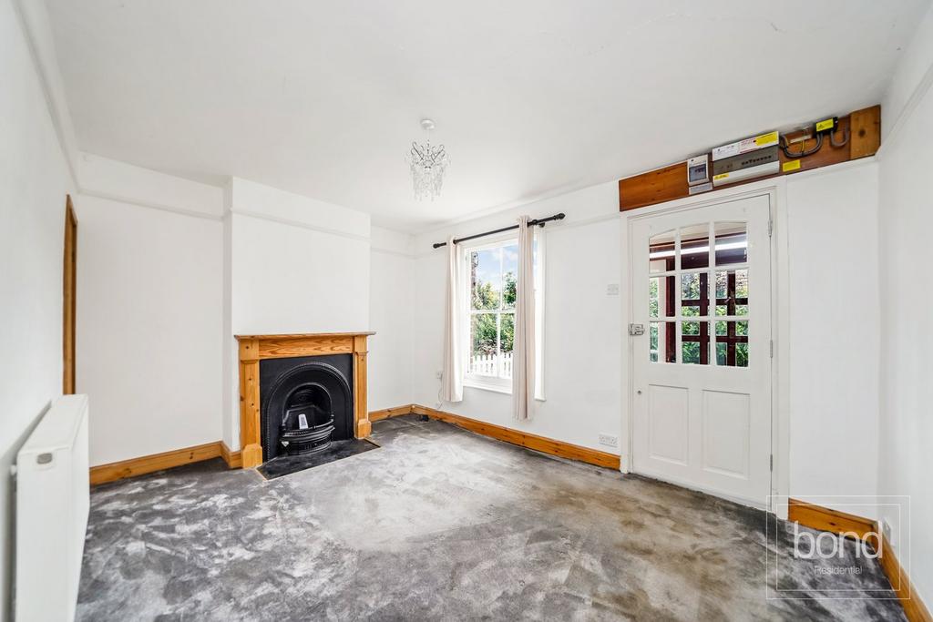 Pump Lane, Chelmsford CM3 2 bed cottage for sale £325,000