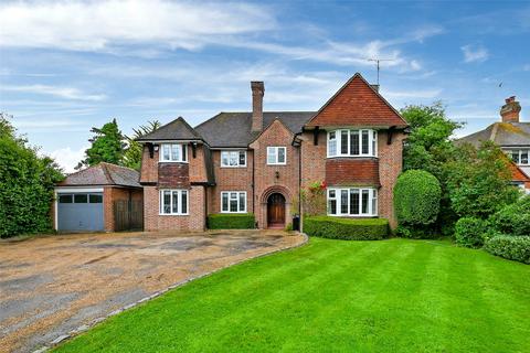 4 bedroom detached house to rent, Wendover Road, Aylesbury, HP21