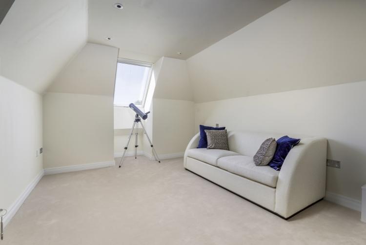 24 5 Bedroom TW10...