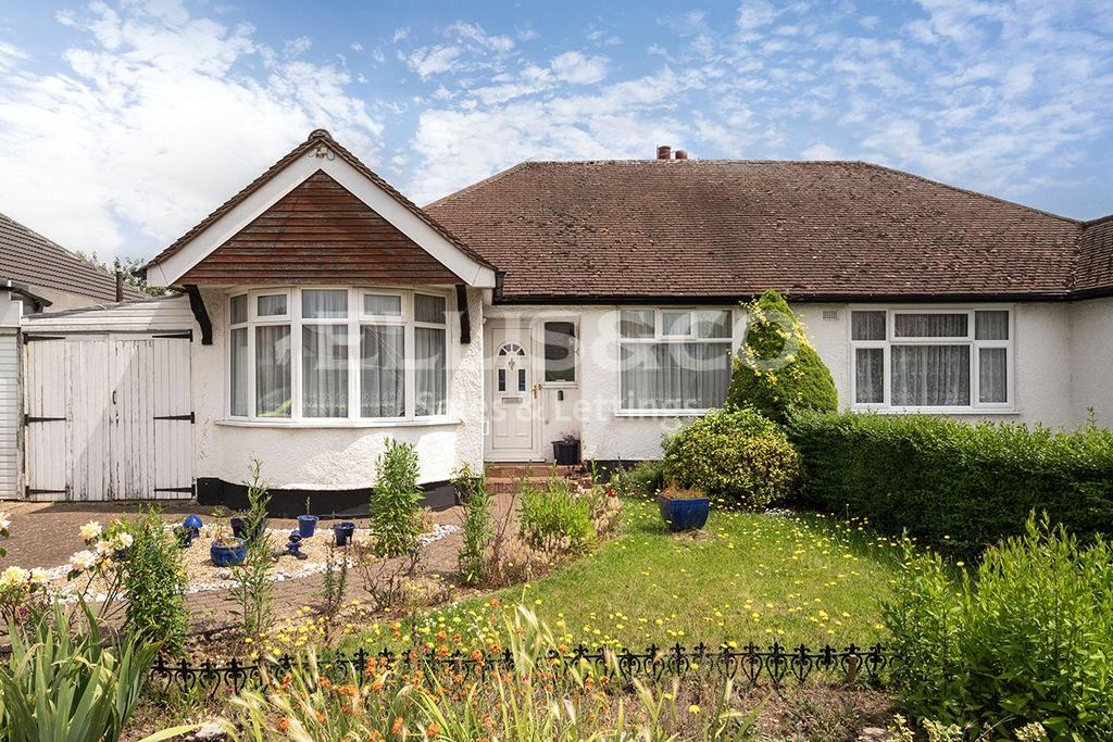 Uppingham Avenue, Stanmore HA7 3 bed bungalow for sale £600,000