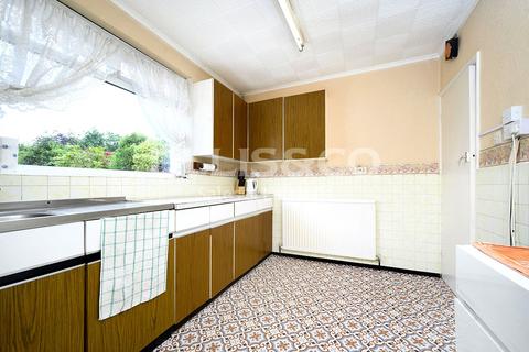 3 bedroom bungalow for sale, Uppingham Avenue, Stanmore HA7