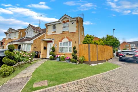 3 bedroom end of terrace house for sale, Lambourn Drive, Luton, Bedfordshire, LU2 7GQ