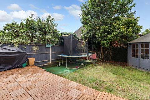 10 Bridge Gardens, East Molesey, KT8 9HU