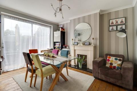 10 Bridge Gardens, East Molesey, KT8 9HU