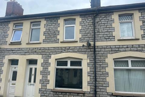 3 bedroom terraced house to rent, Coronation Street, Barry