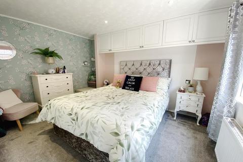 2 bedroom park home for sale, Southampton Road Ringwood BH24 1TQ