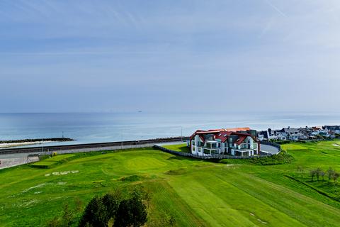 4 bedroom penthouse for sale, Marine Drive, Rhos On Sea LL28