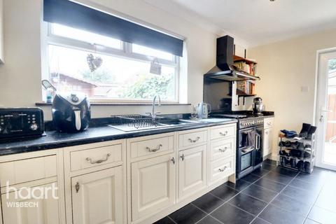 3 bedroom semi-detached house for sale, Kenlan Road, Wisbech