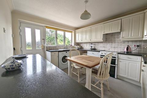 7 Jordanthorpe View, Sheffield, S8 8DY