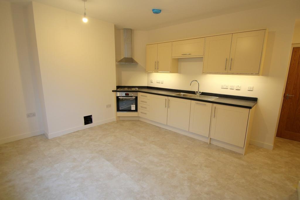Crawley RH11 1 bed apartment to rent £975 pcm (£225 pw)
