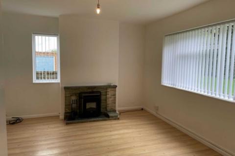 3 bedroom flat to rent, Courts Road, Earley