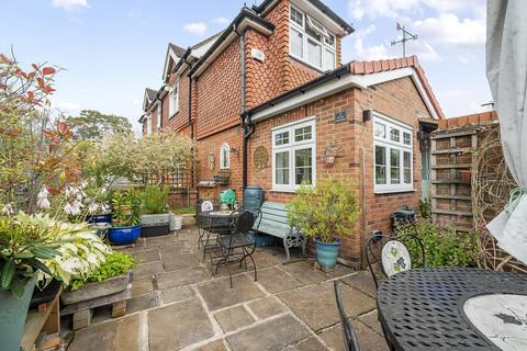 1, The Old Post House Fox Corner, Worplesdon, Guildford, GU3 3PP