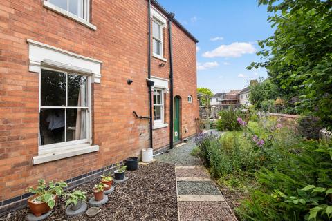 5 bedroom end of terrace house for sale, 125 Droitwich Road, Worcester.   WR3 7JE