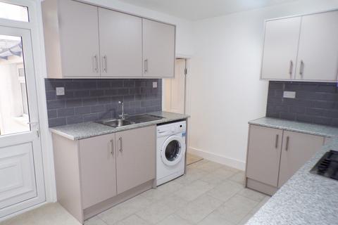 2 bedroom terraced house to rent, London, E13