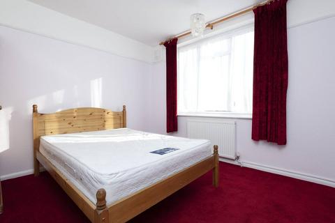 3 bedroom flat for sale, Lynton Road, Acton, London, W3