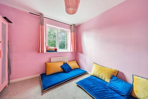 2 bedroom flat to rent, Firethorn Close, Edgware, HA8, Edgware, HA8