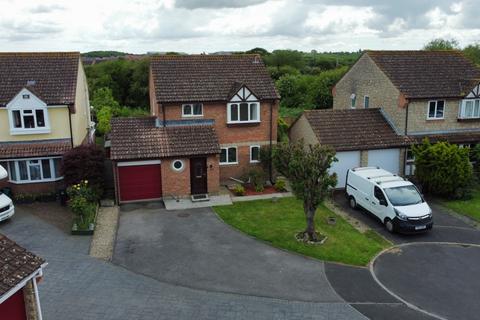 4 bedroom detached house to rent, Selworthy Close, Bridgwater