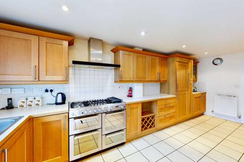 5 bedroom detached house to rent, The Runway, Hatfield