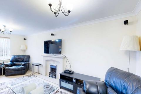 5 bedroom detached house to rent, The Runway, Hatfield