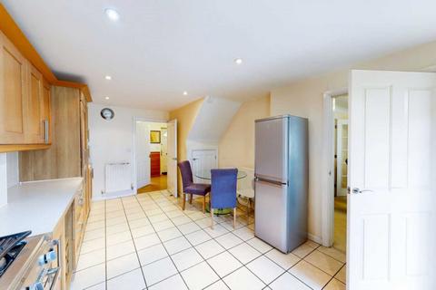 5 bedroom detached house to rent, The Runway, Hatfield