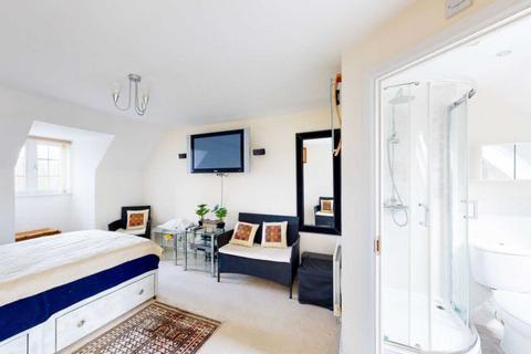 5 bedroom detached house to rent, The Runway, Hatfield
