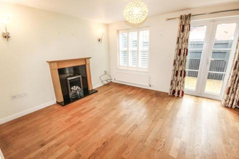 4 bedroom terraced house to rent, Parsons road, Langley