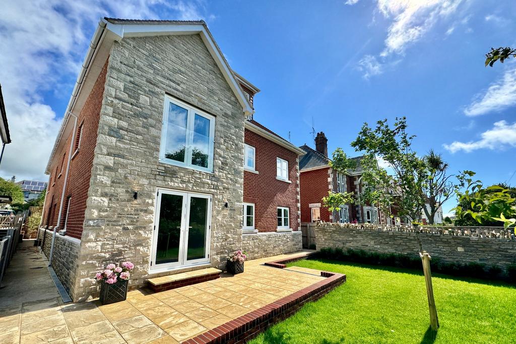VICTORIA AVENUE, SWANAGE 2 bed ground floor flat for sale £380,000