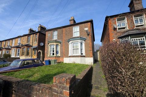 4 bedroom semi-detached house to rent, Gordon Road, High Wycombe