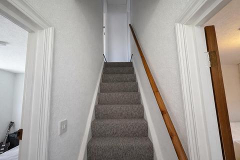 4 bedroom semi-detached house to rent, Gordon Road, High Wycombe