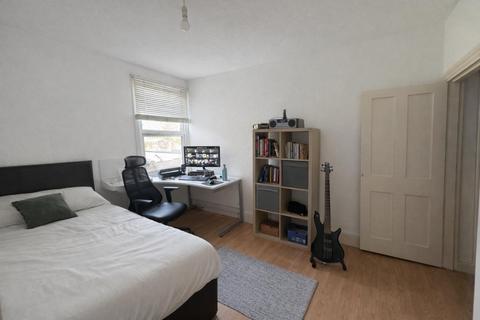 4 bedroom semi-detached house to rent, Gordon Road, High Wycombe