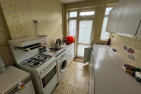 92 Fern Lane, Hounslow, TW5 0HJ