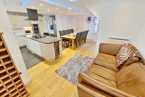 70 Barons Close, Kirby Muxloe, Leicester, LE9 2BW